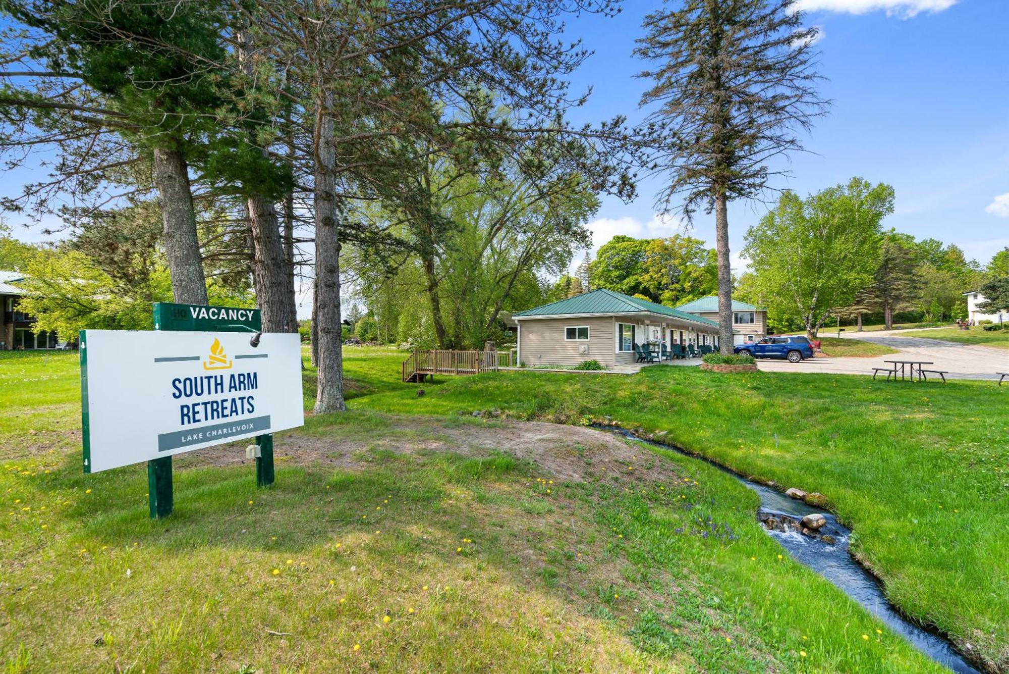 South Arm Retreats Motel East Jordan Buitenkant foto