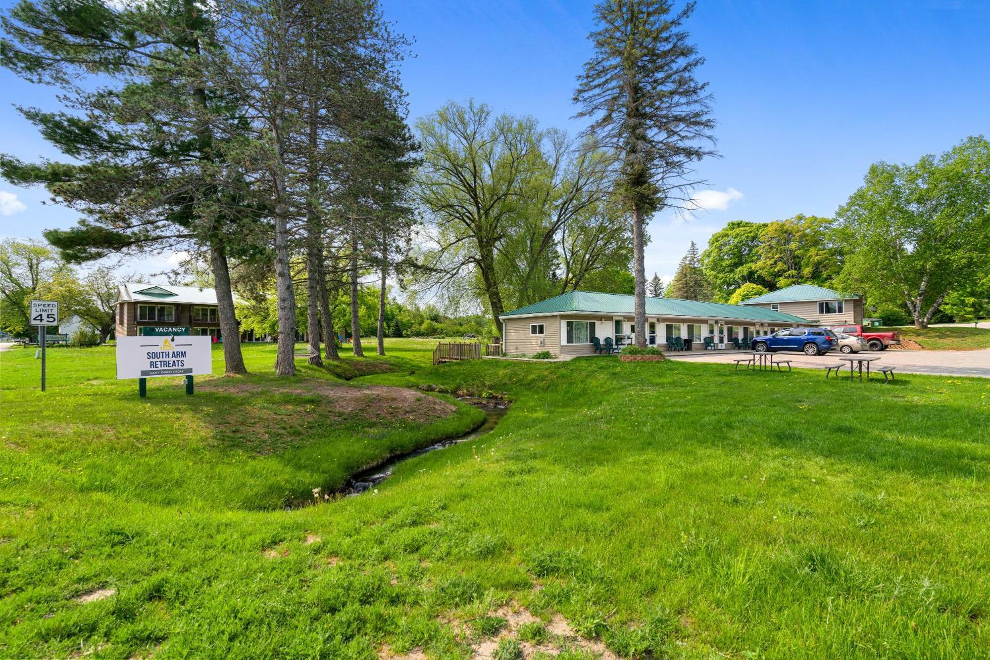 South Arm Retreats Motel East Jordan Buitenkant foto